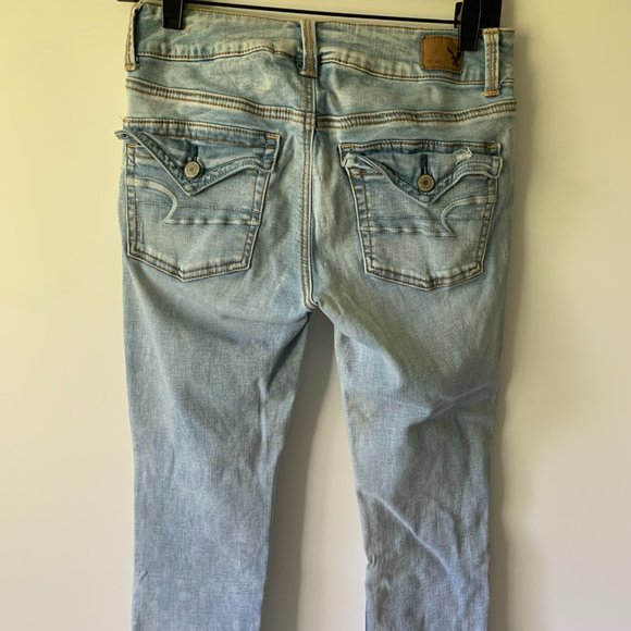 American Eagle Light Wash Artist Crop - Picture 3 of 5